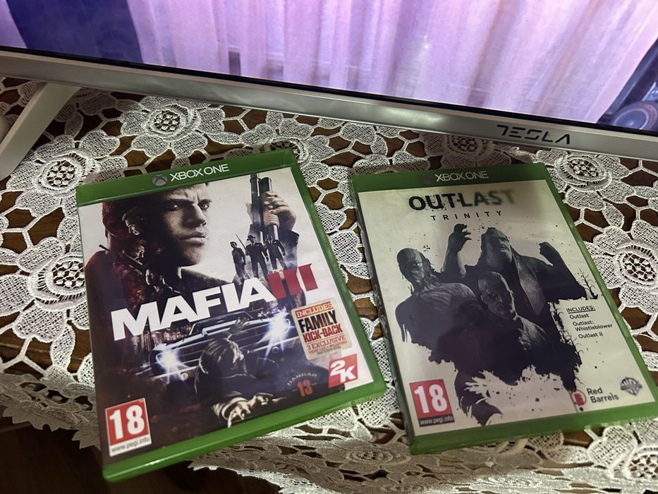 Vand doua jocuri pentru xbox one/series x