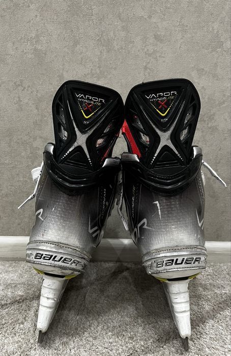 Продам хоккейные коньки Bauer Vapor HyperLite