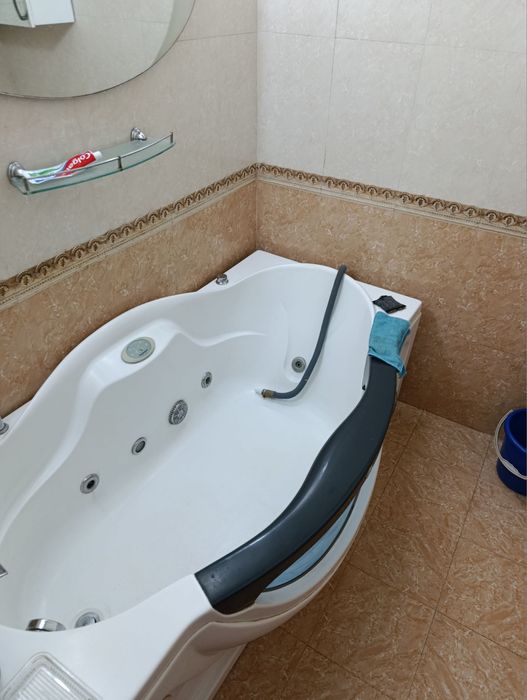 Икки хонали квартира сотилади.