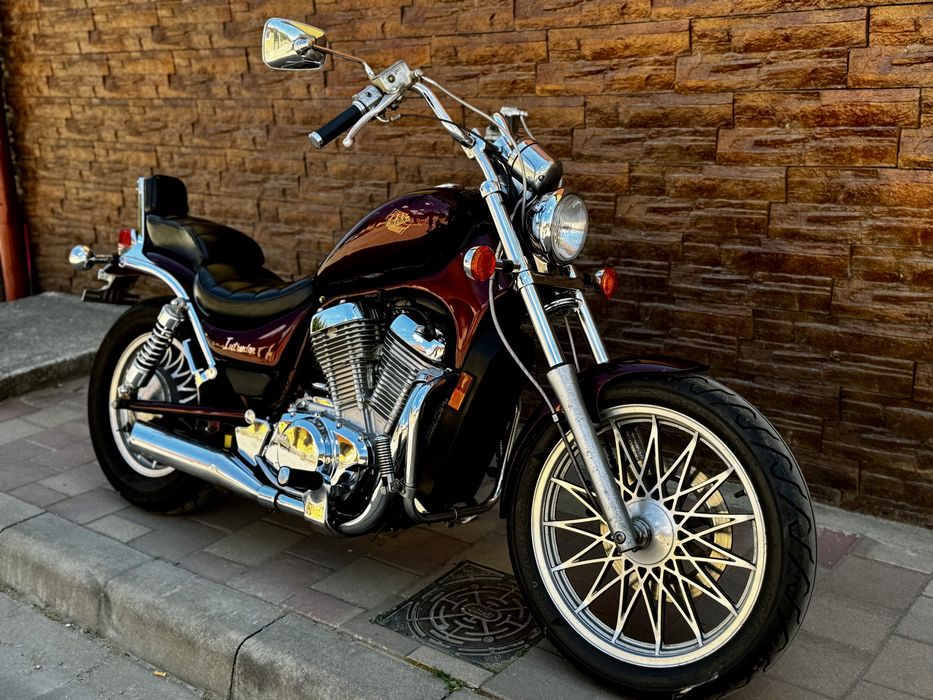 Suzuki Intruder VS 700