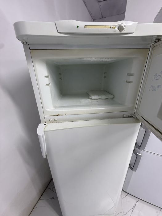 Холодильник indesit