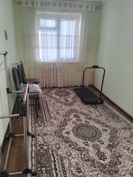 Тезда 4 каватли домнинг 4 каватида 2 хонали квартира ижарага берилади.