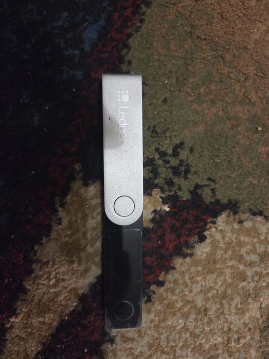 Ledger nano S.  .