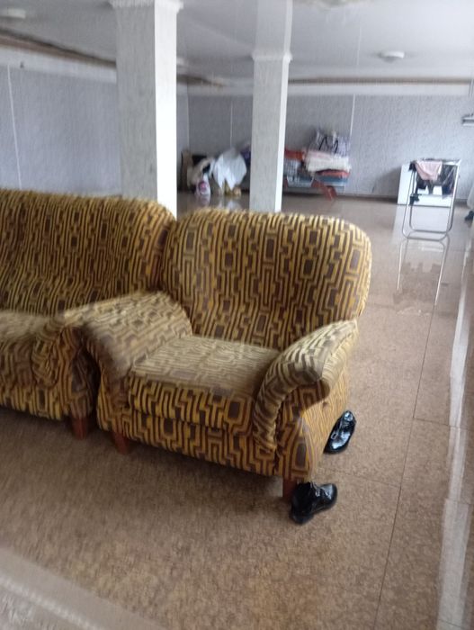 Диван и два кресла