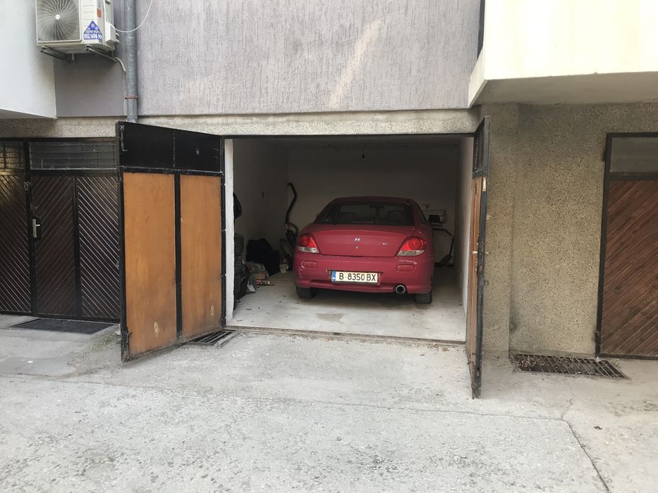 Гараж под наем в центъра на Варна