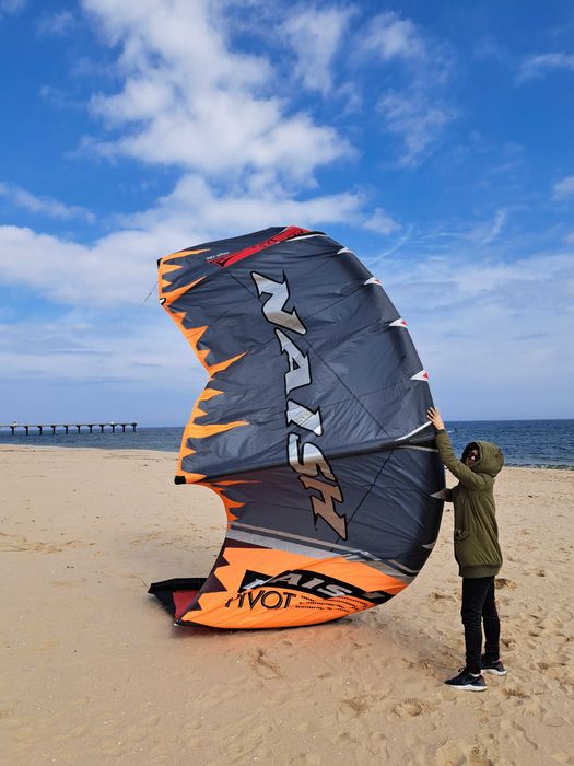 Кайт "Naish Pivot"