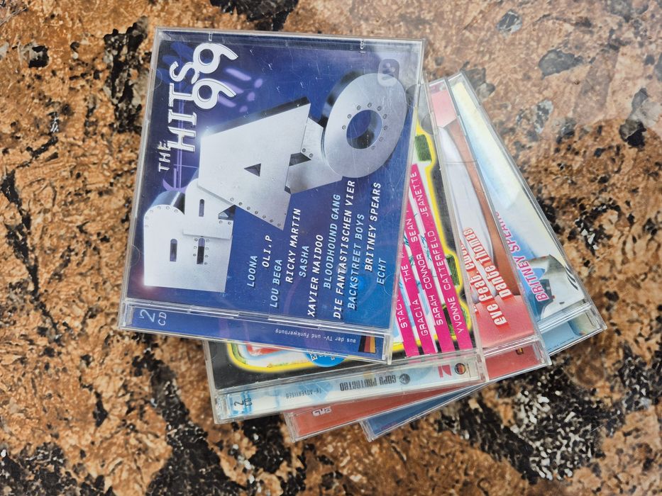 Vând 23 CD muzica usoara mixta Bravo artisti internationalii

- Tot