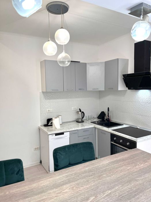 De închiriat - Casa la curte comuna ultracentrala (recent renovata)