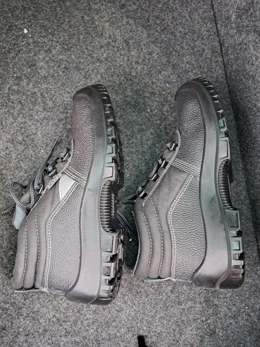 Мъжки обувки номер 42 - нови