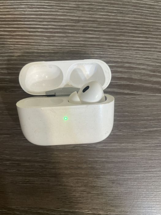 Продам Airpods pro без левого наушника