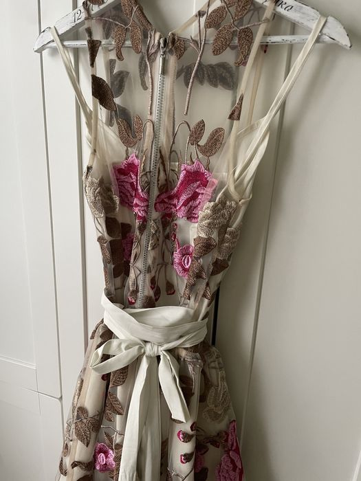 Рокля с 3D цветя MEGZ