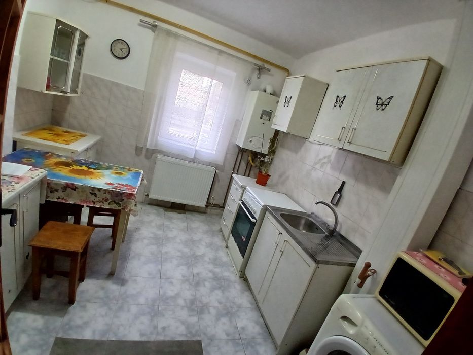 Inchiriez apartament