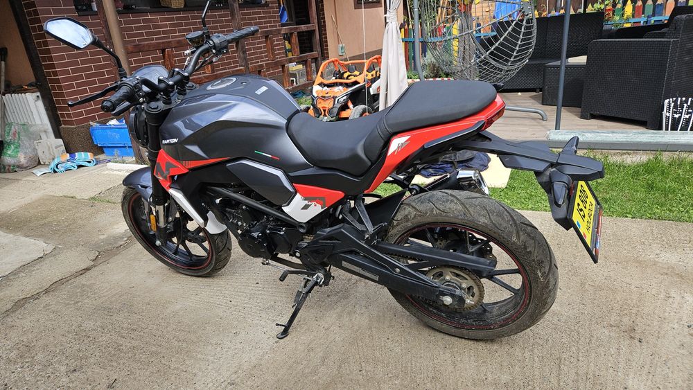 Motocicleta Barton Naked 50 se conduce cu B sau AM