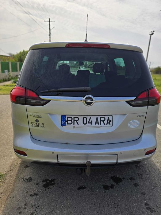 Vând Opel Zafira