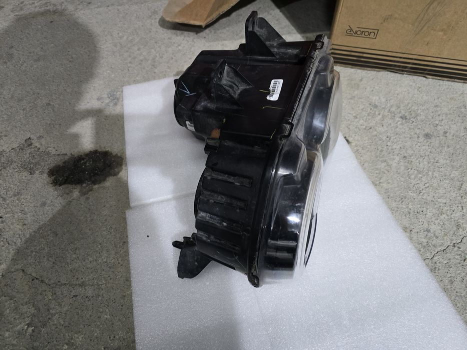 Dodge Challenger десен фар