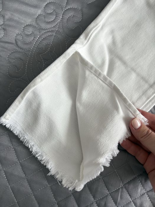 Пром белые джинсы на девочку!