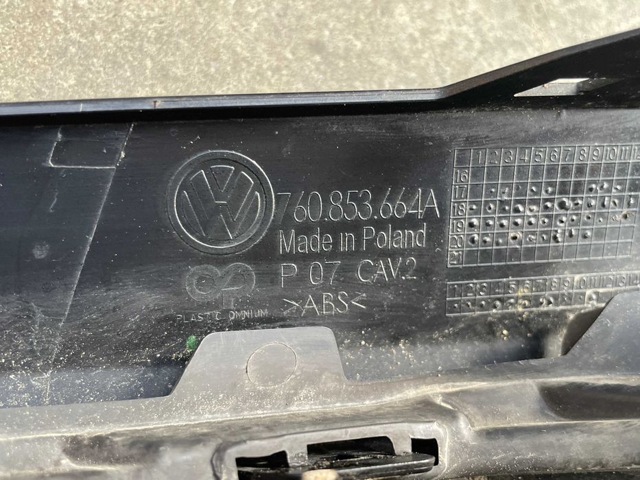 Grila bara fata dreapta Vw Touareg CR7 cod 760853666E