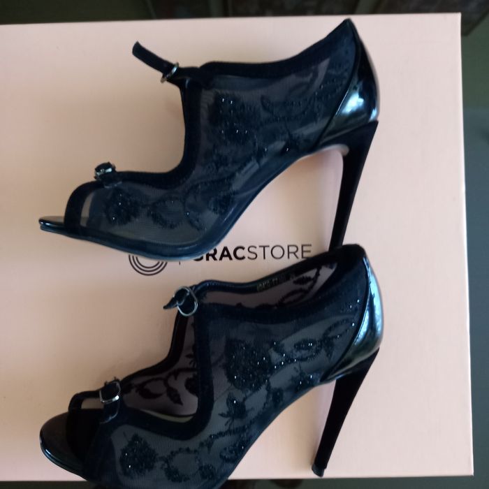 Продажа сапог и туфли.