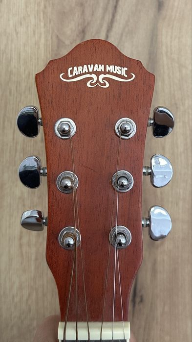 Акустическая Гитара бренда Caravan Music