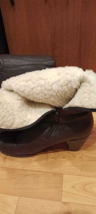 Продам женские сапоги