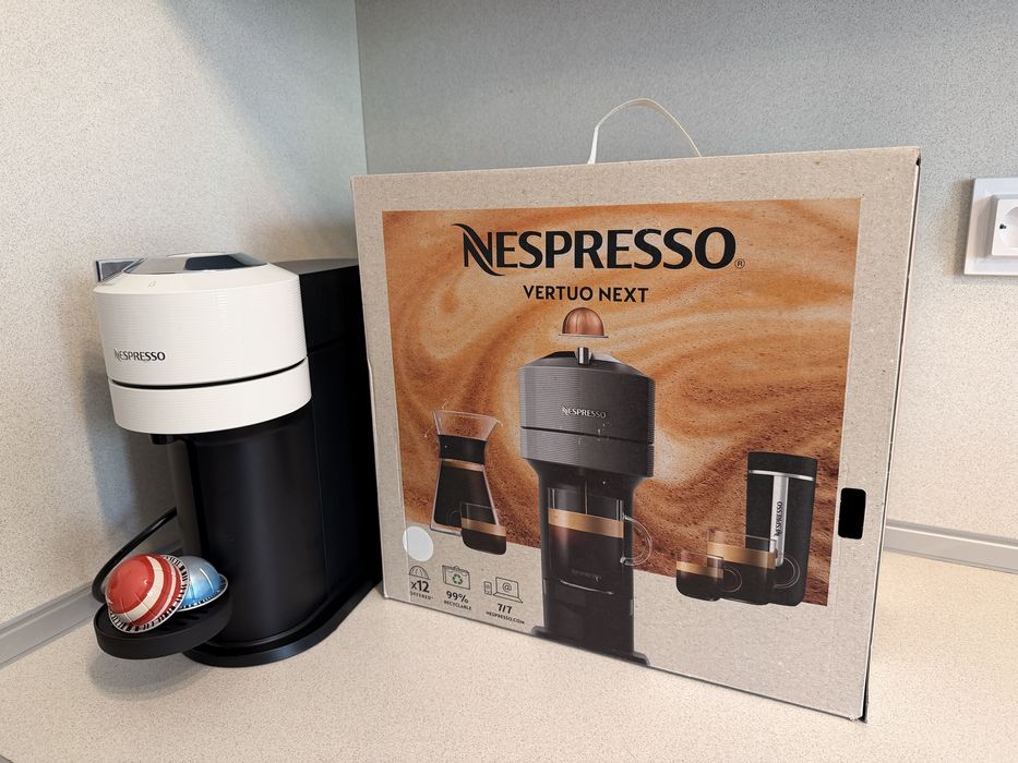 Кафе машина Nespresso Vertuo Next в гаранция + подарък