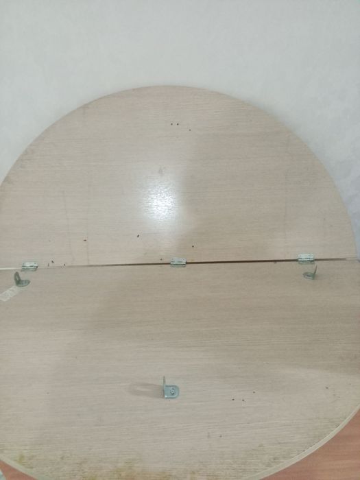 Продам обеденный круглый стол, б/у,