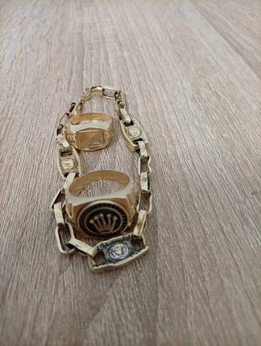 Vând două ghiuluri și o brățară de aur 14k