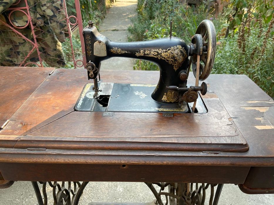 Mașină de cusut SINGER