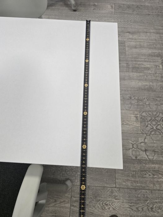 Бюро за маникюр бяло