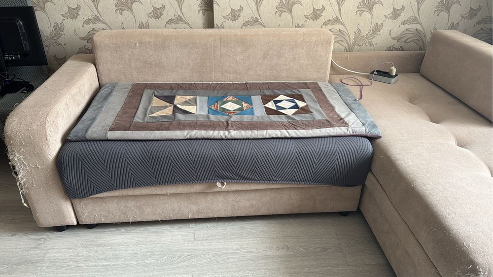 Диван  угловой, самовывоз в среднем состоянии