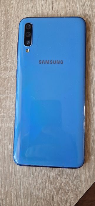 3 Samsung телефона - А12, А20е, А70