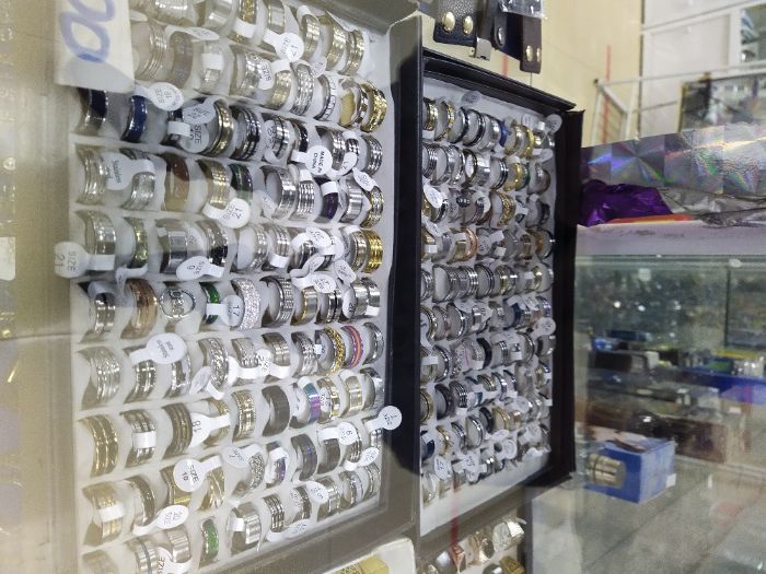 Продам перстни и кольца.