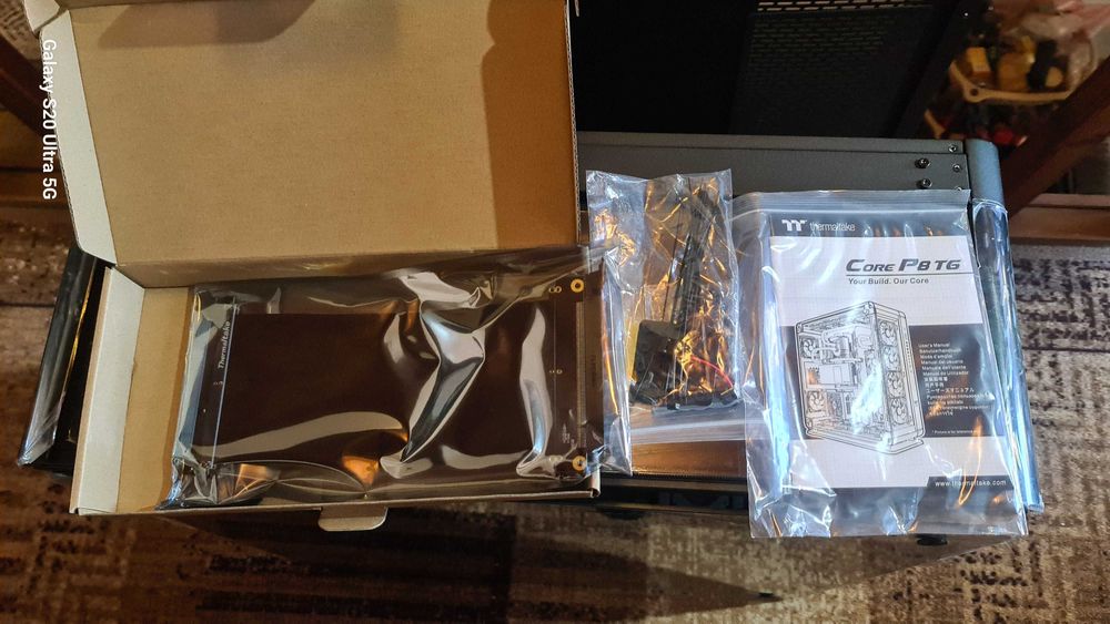 Компютърна кутия Thermaltake core p8 TG - Чисто Нова!