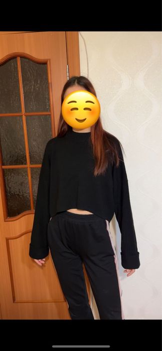 Черная модная кофточка