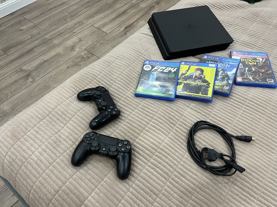 PlayStation 4 slim | 4 игры + 2 Геймпада в подарок!