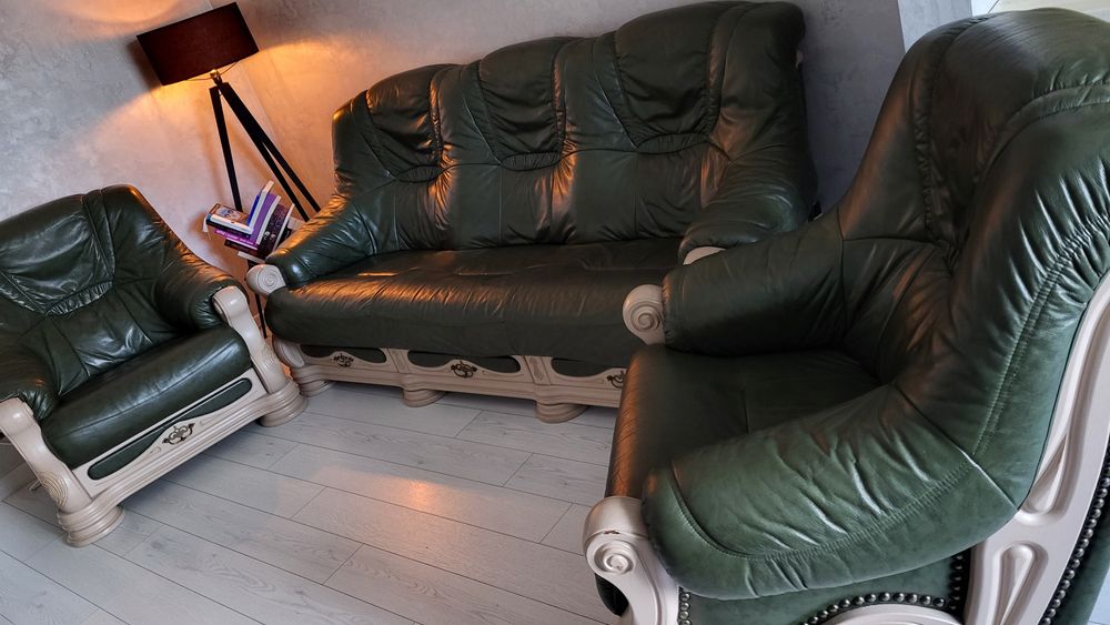 Set canapea 3 locuri + 2 fotolii din piele naturală