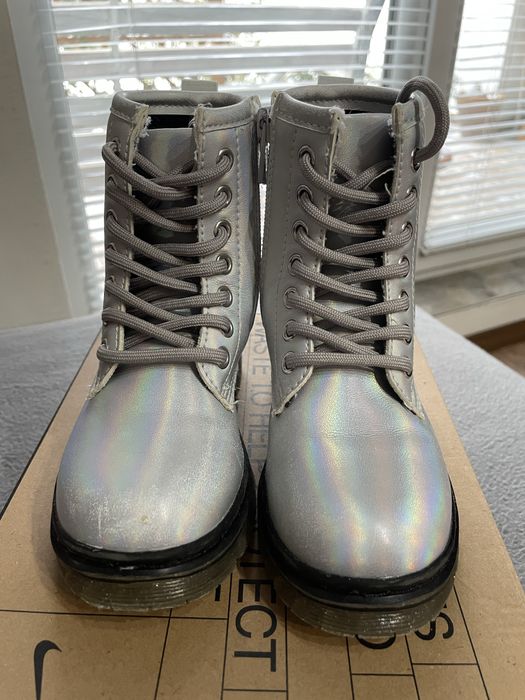 Зимни боти на LC Waikiki и обувки тип пантофки  на H&M