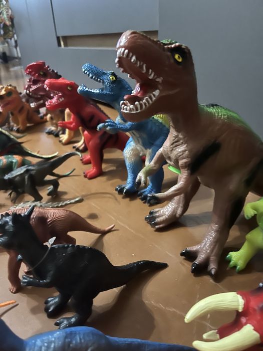 Динозавры игрушки