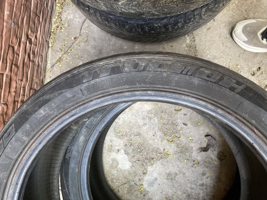 Продам шины на R19