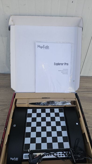 Șah electronic MEphisto Explorer Pro – Saitek – NOU