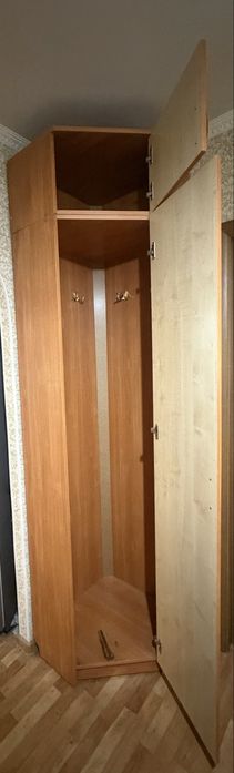 Срочно продам угловой шкаф с антресолью