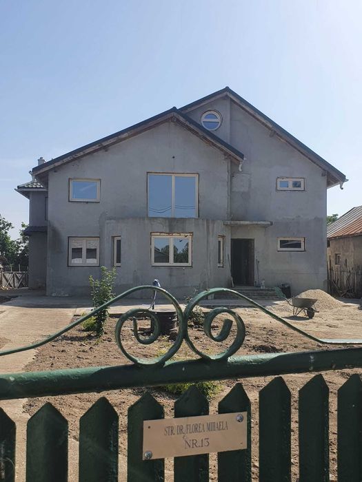 Superoferta de casa de 360 mp. cu livada roditoare.