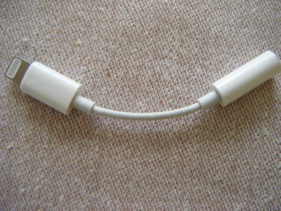 Apple Lightning към стерео жак 3.5 mm