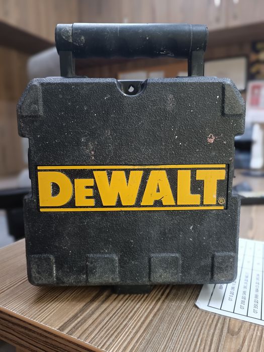 Зелен линеен лазерен нивелир DeWALT DW088CG, 20 м, 0.3 мм/м