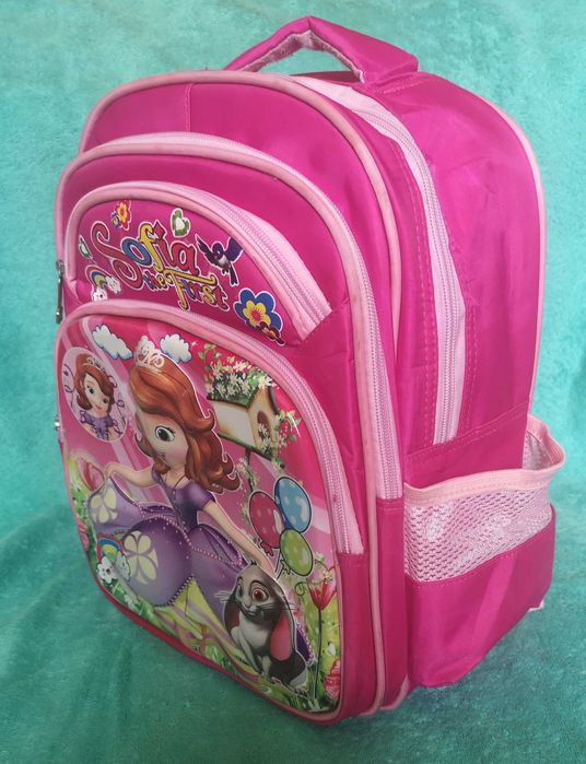 Рюкзачок в школу для начальной школы.