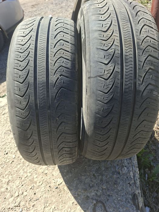 Продам шины 215/55/17 пирелли