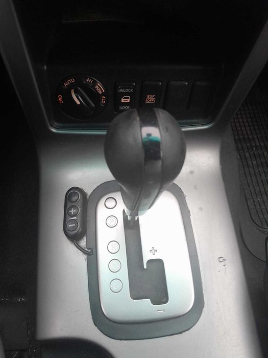 Vând Nissan Pathfinder