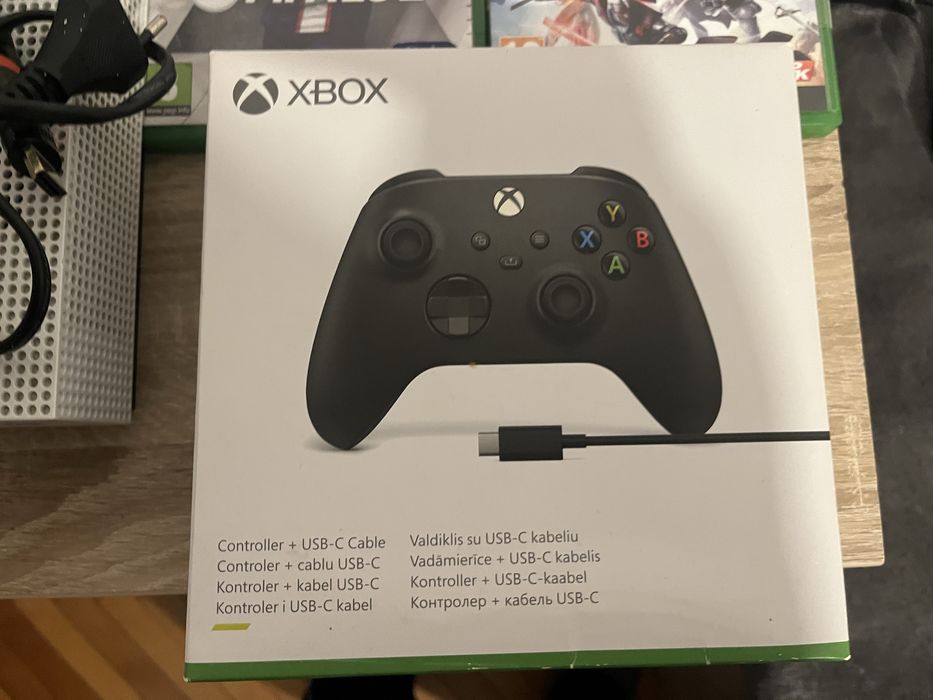 Xbox one cu 13 jocuri doua controlare