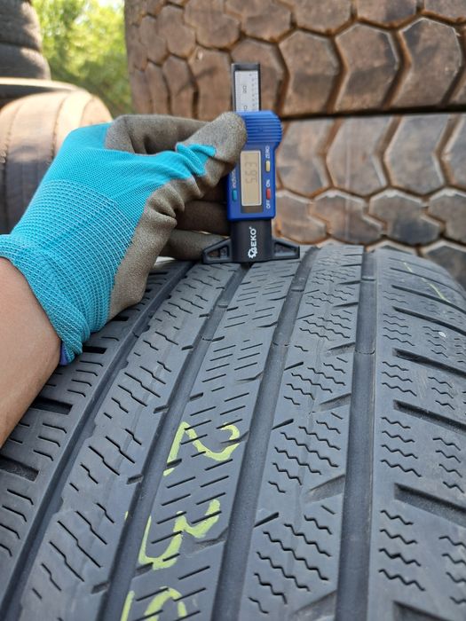 Anvelope de iarna 235-45r18