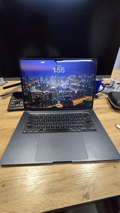 Macbook air M2  15' dyum Sotiladi .